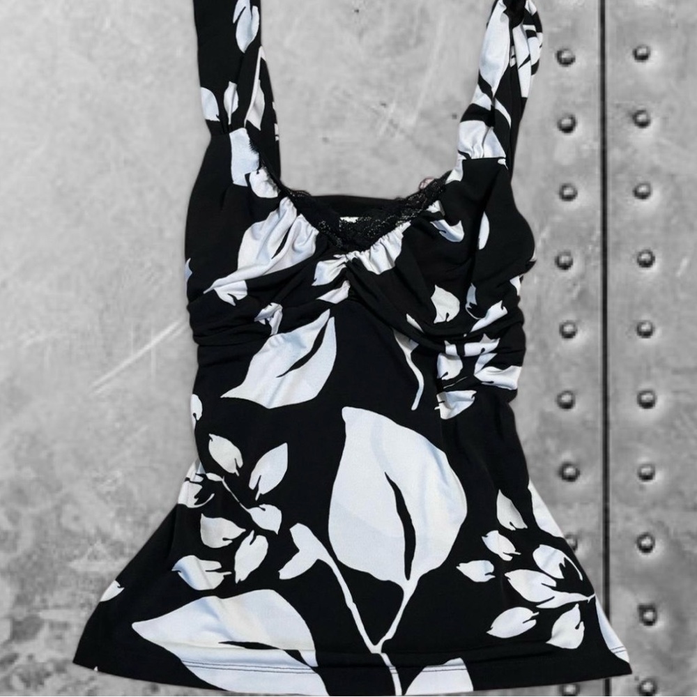 White House Black Market Black and White Leaf Print Camisole